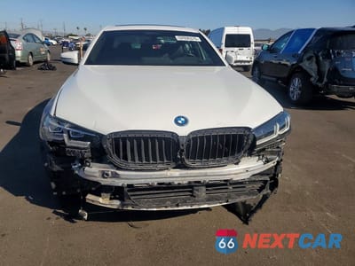 Piąte zdjęcie samochodu w środku: 2023 BMW 530E VIN:WBA13AG01PCL44742 - miniatura