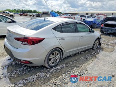 Trzecie zdjęcie samochodu z tyłu: 2019 HYUNDAI ELANTRA SEL VIN:5NPD84LF2KH415084 - miniatura
