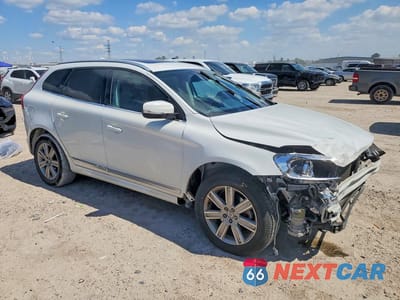 Czwarte zdjęcie samochodu z boku: 2017 VOLVO XC60 T5 INSCRIPTION VIN:YV440MRU0H2000821 - miniatura