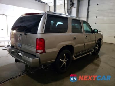 Trzecie zdjęcie samochodu z tyłu: 2002 CADILLAC ESCALADE VIN:1GYEK63NX2R115630 - miniatura