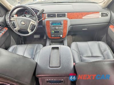 Zdjęcie 8 z 13 samochodu: 2014 CHEVROLET SUBURBAN C1500 LT VIN:1GNSCJE07ER199489 - miniatura