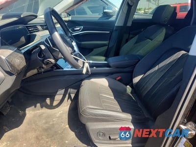 Zdjęcie 7 z 13 samochodu: 2021 AUDI E-TRON PREMIUM PLUS VIN:WA1LAAGE1MB020277 - miniatura
