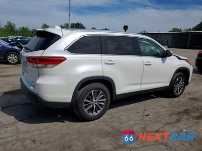 Trzecie zdjęcie samochodu z tyłu: 2019 TOYOTA HIGHLANDER XLE VIN:5TDJZRFH5KS924476 - miniatura