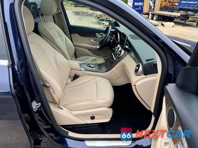 Piąte zdjęcie samochodu w środku: 2019 MERCEDES-BENZ GLC 300 4MATIC VIN:WDC0G4KB1K1001831 - miniatura