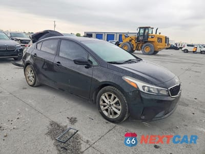 Czwarte zdjęcie samochodu z boku: 2017 KIA FORTE LX VIN:3KPFL4A72HE067660 - miniatura