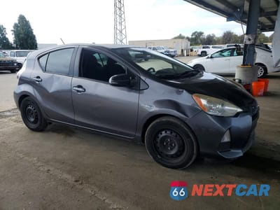 Czwarte zdjęcie samochodu z boku: 2014 TOYOTA PRIUS C THREE VIN:JTDKDTB36E1067760 - miniatura