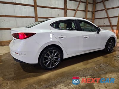 Trzecie zdjęcie samochodu z tyłu: 2018 MAZDA 3 TOURING VIN:3MZBN1V38JM203250 - miniatura