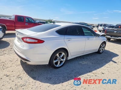 Trzecie zdjęcie samochodu z tyłu: 2016 FORD FUSION SE VIN:3FA6P0HD5GR383432 - miniatura