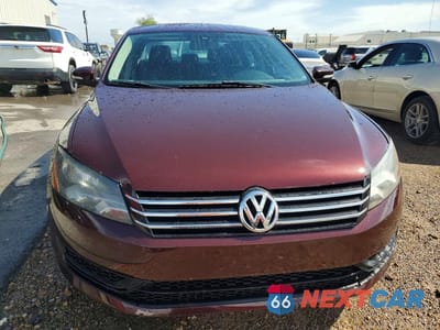 Piąte zdjęcie samochodu w środku: 2014 VOLKSWAGEN PASSAT S VIN:1VWAT7A32EC054836 - miniatura