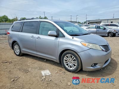 Czwarte zdjęcie samochodu z boku: 2012 TOYOTA SIENNA XLE 8-PASSENGER VIN:5TDYK3DC8CS217039 - miniatura