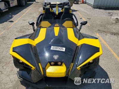 Piąte zdjęcie samochodu w środku: 2017 POLARIS SLINGSHOT VIN:57XAASFA9H8120428 - miniatura