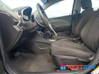 Zdjęcie 7 z 12 samochodu: 2018 CHEVROLET SONIC LT VIN:1G1JD5SH2J4104212 - miniatura