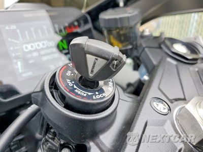 Zdjęcie 8 z 9 samochodu: 2026 KAWASAKI ZX1003 A VIN:JKBZXXA13TA000968 - miniatura