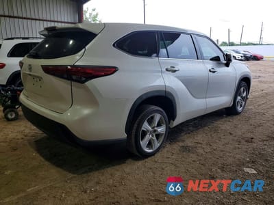 Trzecie zdjęcie samochodu z tyłu: 2021 TOYOTA HIGHLANDER L VIN:5TDCZRAH6MS058483 - miniatura