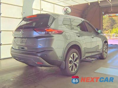 Czwarte zdjęcie samochodu z boku: 2021 NISSAN ROGUE SV VIN:JN8AT3BB3MW227413 - miniatura