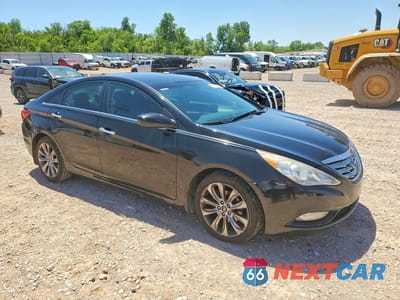 Czwarte zdjęcie samochodu z boku: 2013 HYUNDAI SONATA SE VIN:5NPEC4AC6DH783623 - miniatura