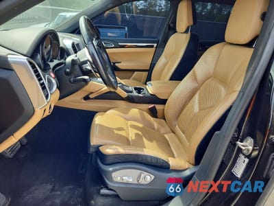 Zdjęcie 7 z 12 samochodu: 2018 PORSCHE CAYENNE VIN:WP1AA2A26JKA01395 - miniatura