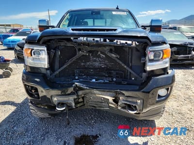 Piąte zdjęcie samochodu w środku: 2019 GMC SIERRA K2500 DENALI VIN:1GT12SEY2KF271988 - miniatura