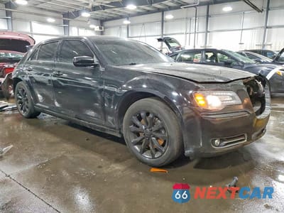 Czwarte zdjęcie samochodu z boku: 2014 CHRYSLER 300 S VIN:2C3CCAGG7EH273649 - miniatura