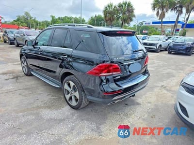 Trzecie zdjęcie samochodu z tyłu: 2019 MERCEDES-BENZ GLE 400 4MATIC VIN:4JGDA5GB8KB210223 - miniatura
