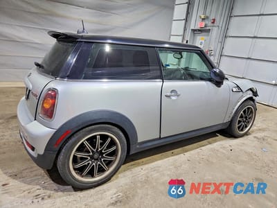 Trzecie zdjęcie samochodu z tyłu: 2008 MINI COOPER S VIN:WMWMF73588TT87260 - miniatura