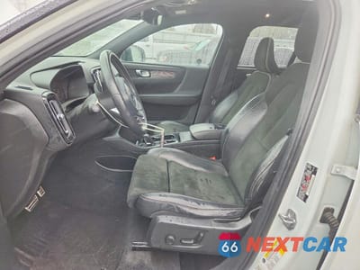 Zdjęcie 7 z 13 samochodu: 2019 VOLVO XC40 T5 R-DESIGN VIN:YV4162UM2K2152832 - miniatura