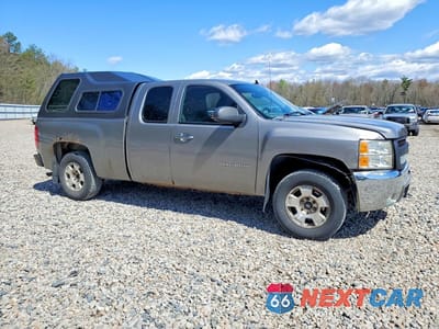 Czwarte zdjęcie samochodu z boku: 2013 CHEVROLET SILVERADO K1500 LT VIN:1GCRKSE73DZ298466 - miniatura