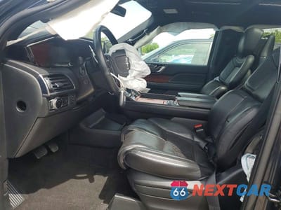 Zdjęcie 7 z 13 samochodu: 2021 LINCOLN NAVIGATOR RESERVE VIN:5LMJJ2LT0MEL00884 - miniatura