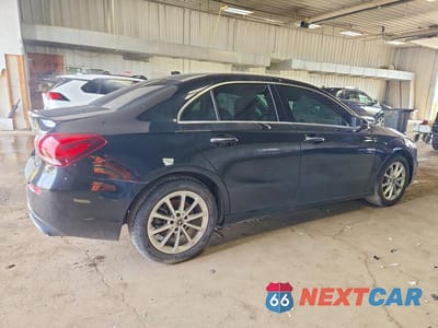 Trzecie zdjęcie samochodu z tyłu: 2019 MERCEDES-BENZ A 220 4MATIC VIN:WDD3G4FB2KW001732 - miniatura