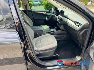 Piąte zdjęcie samochodu w środku: 2020 FORD ESCAPE SE VIN:1FMCU9G66LUA20651 - miniatura