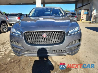 Piąte zdjęcie samochodu w środku: 2017 JAGUAR F-PACE PRESTIGE VIN:SADCK2BV7HA898246 - miniatura