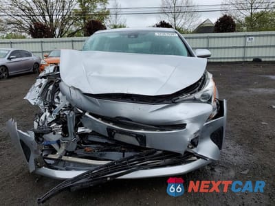Piąte zdjęcie samochodu w środku: 2017 TOYOTA PRIUS TWO VIN:JTDKBRFU6H3034617 - miniatura
