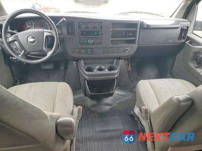 Zdjęcie 8 z 13 samochodu: 2008 CHEV EXPRESS G3500 VIN:1GAHG39K681184279 - miniatura