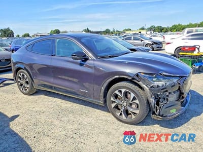 Czwarte zdjęcie samochodu z boku: 2021 FORD MUSTANG MACH-E PREMIUM VIN:3FMTK3RMXMMA46139 - miniatura
