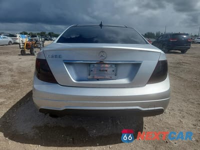 Zdjęcie 6 z 12 samochodu: 2012 MERCEDES-BENZ C 250 VIN:WDDGJ4HB0CF765726 - miniatura