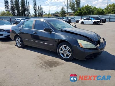 Czwarte zdjęcie samochodu z boku: 2006 HONDA ACCORD SE VIN:1HGCM56336A062870 - miniatura
