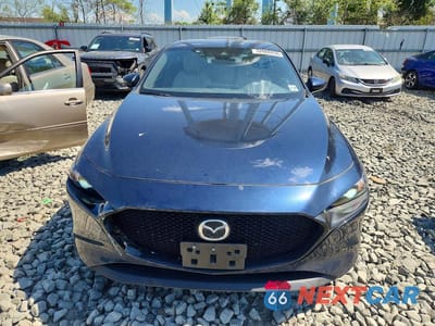 Piąte zdjęcie samochodu w środku: 2022 MAZDA 3 PREFERRED VIN:JM1BPALLXN1520935 - miniatura