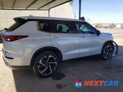 Trzecie zdjęcie samochodu z tyłu: 2023 MITSUBISHI OUTLANDER SE VIN:JA4J3UA84PZ038550 - miniatura