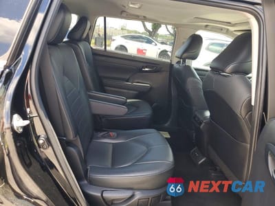 Zdjęcie 11 z 14 samochodu: 2021 TOYOTA HIGHLANDER XLE VIN:5TDGZRAH8MS086366 - miniatura