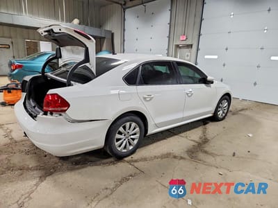 Trzecie zdjęcie samochodu z tyłu: 2013 VOLKSWAGEN PASSAT S VIN:1VWAH7A32DC056697 - miniatura