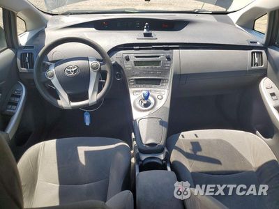 Zdjęcie 8 z 12 samochodu: 2011 TOYOTA PRIUS TWO VIN:JTDKN3DU5B5304469 - miniatura
