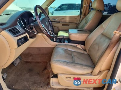 Zdjęcie 7 z 14 samochodu: 2010 CADILLAC ESCALADE ESV PREMIUM VIN:1GYUKJEF2AR173461 - miniatura