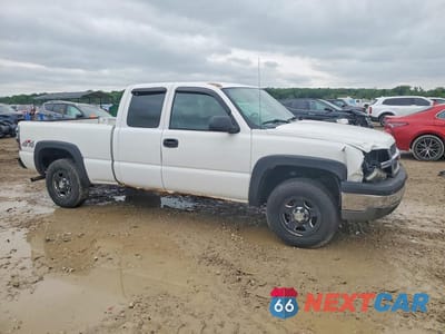 Czwarte zdjęcie samochodu z boku: 2004 CHEVROLET SILVERADO K1500 VIN:2GCEK19V841168354 - miniatura