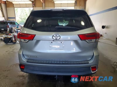 Zdjęcie 6 z 13 samochodu: 2018 TOYOTA HIGHLANDER LE VIN:5TDBZRFH6JS497828 - miniatura