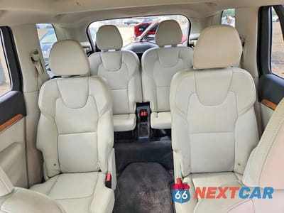Zdjęcie 10 z 13 samochodu: 2021 VOLVO XC90 T6 MOMENTUM VIN:YV4A221K8M1745683 - miniatura