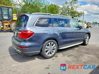 Trzecie zdjęcie samochodu z tyłu: 2015 MERCEDES-BENZ GL 450 4MATIC VIN:4JGDF6EE9FA477189 - miniatura
