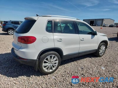 Trzecie zdjęcie samochodu z tyłu: 2016 VOLKSWAGEN TIGUAN S VIN:WVGAV7AX7GW509189 - miniatura