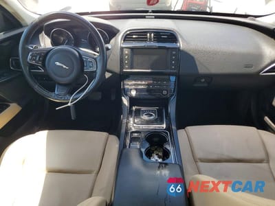 Zdjęcie 8 z 12 samochodu: 2017 JAGUAR XE PREMIUM VIN:SAJAD4BG6HA953779 - miniatura