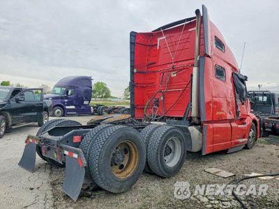 Czwarte zdjęcie samochodu z boku: 2022 VOLVO VNL SEMI TRUCK VIN:4V4NC9EH1NN299528 - miniatura