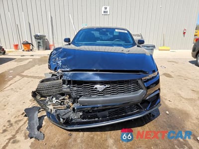 Piąte zdjęcie samochodu w środku: 2025 FORD MUSTANG VIN:1FA6P8TH1S5103798 - miniatura